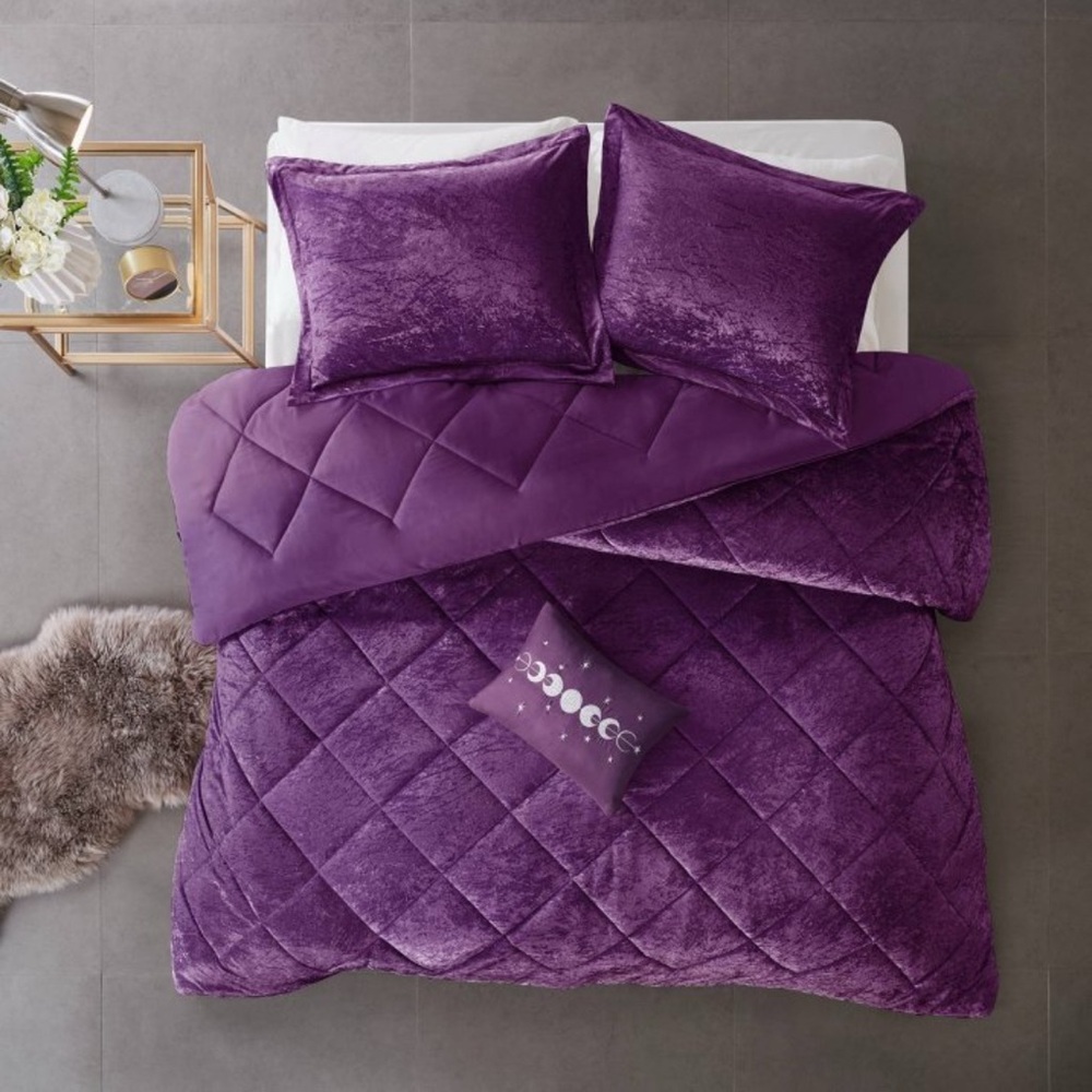 4-piece Full/Queen Velvet Quilted Comforter Set with Shams & Decorative Pillow.